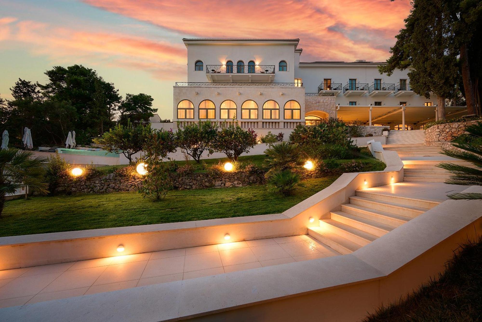 Hotel Moeesy, Blue & Green Oasis Hvar Town Exterior photo